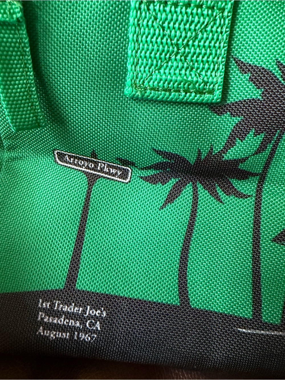 Trader Joe’s Limited Edition Emerald Insulated Mini Lunch Bag - Picture 11 of 12